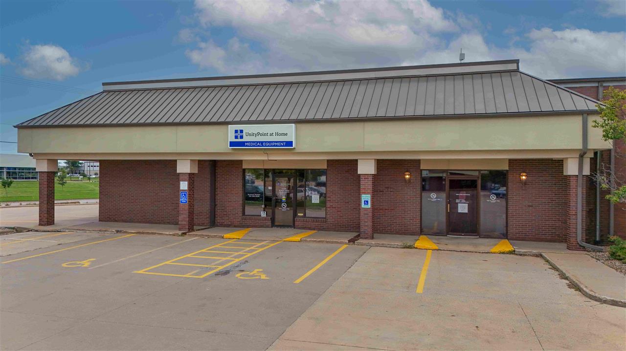 294-298 Blairs Ferry Rd NE IA 52402