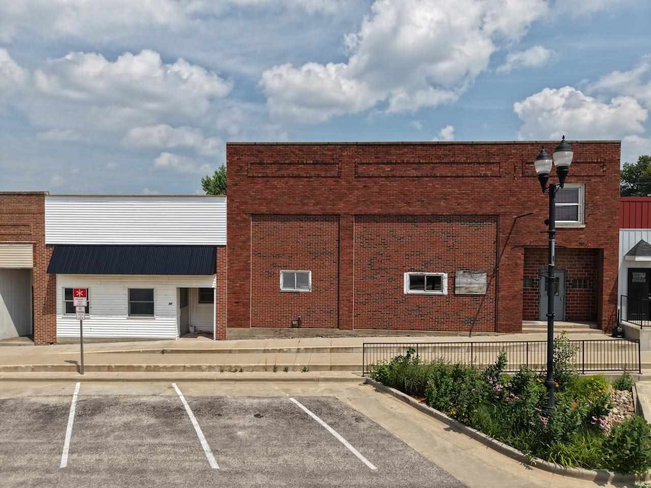 26 Main Street IA 52315
