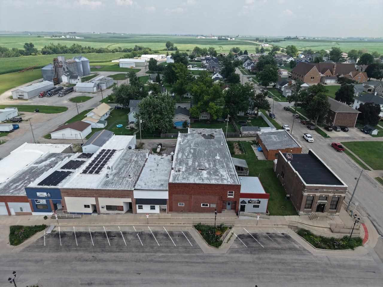 26 Main Street IA 52315