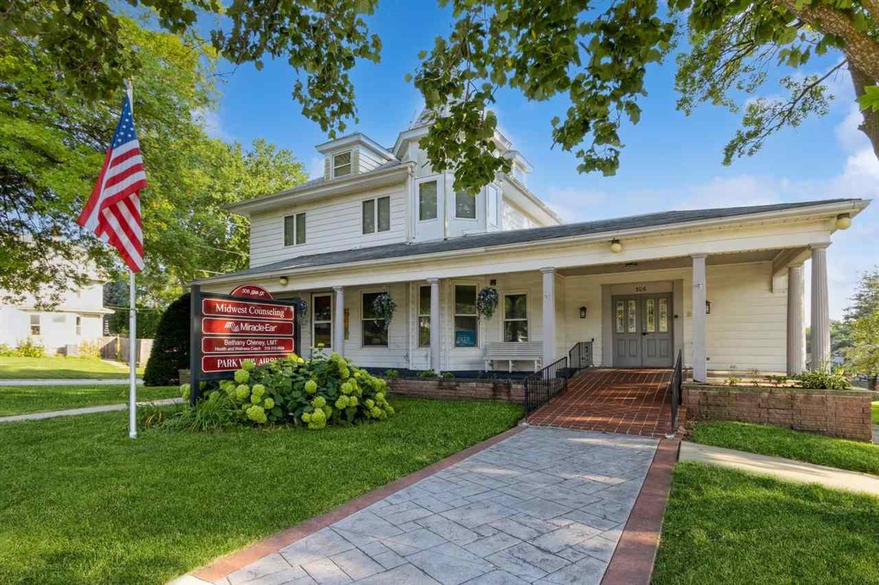 306 W State Street IA 52361