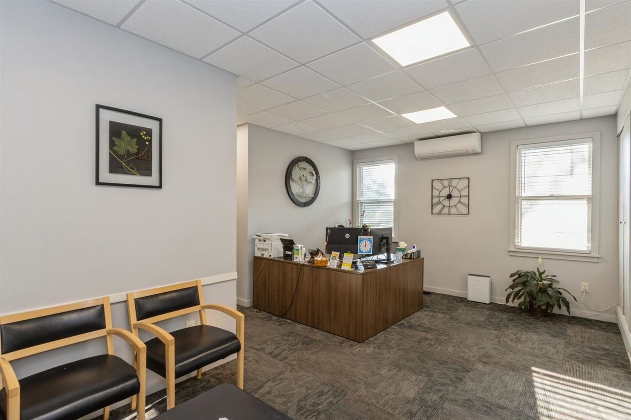 306 W State Street IA 52361