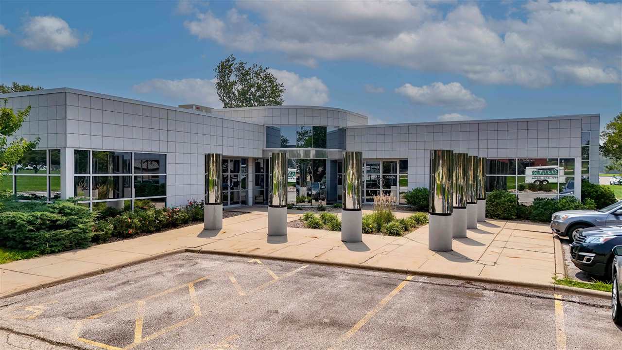 3950 River Ridge Dr NE IA 52402