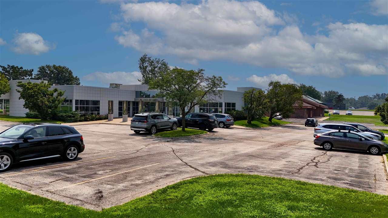 3950 River Ridge Dr NE IA 52402