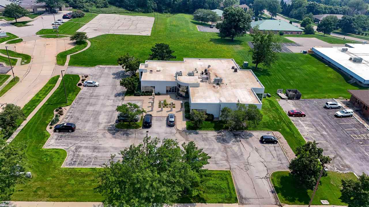 3950 River Ridge Dr NE IA 52402