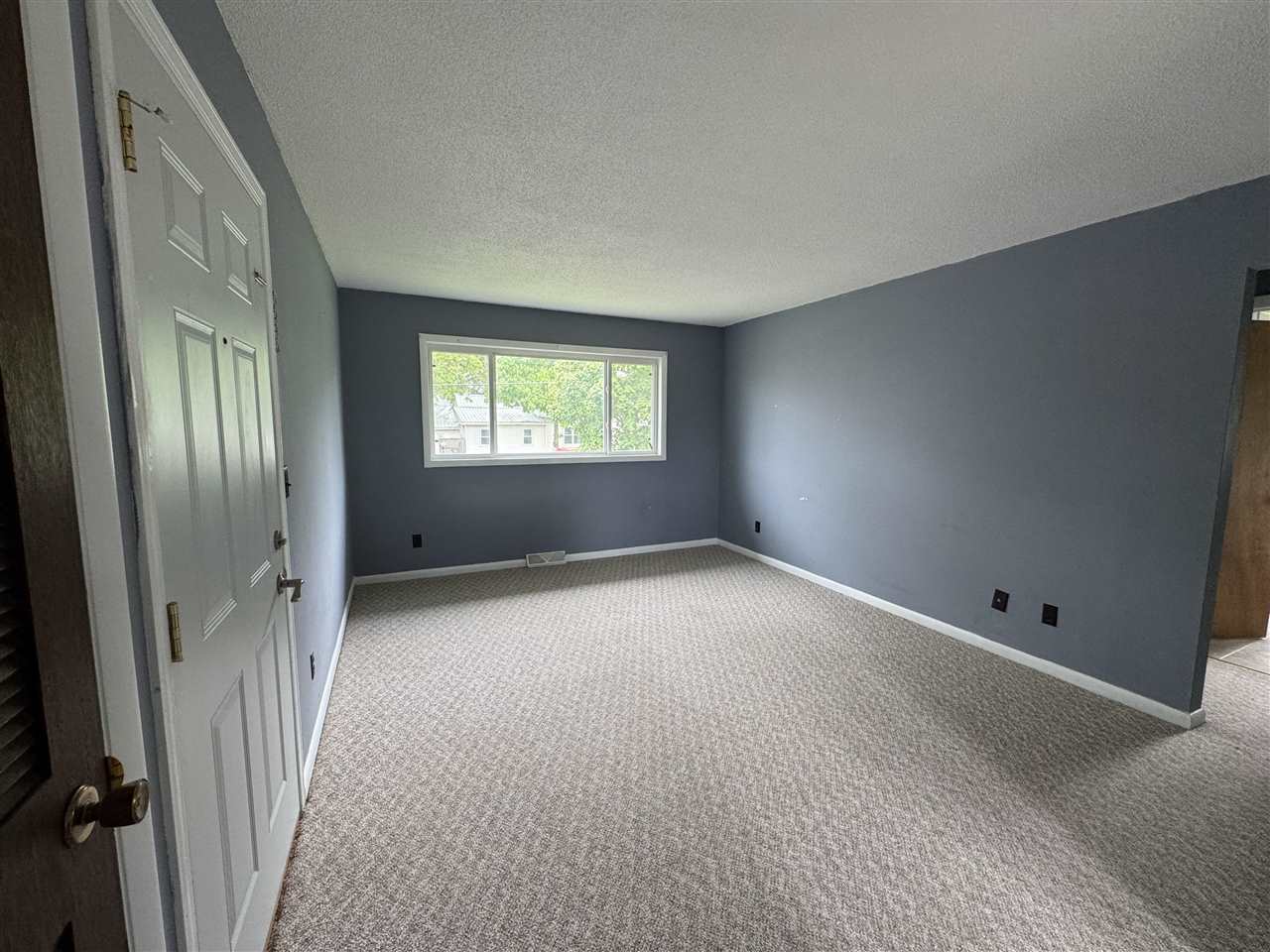 115 N Iowa St IA 52248