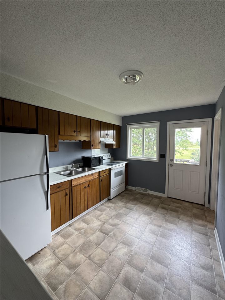 115 N Iowa St IA 52248