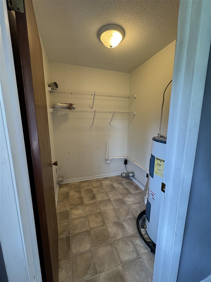 115 N Iowa St IA 52248
