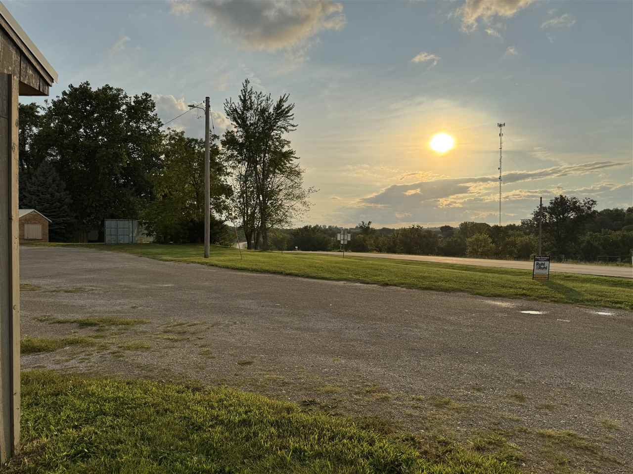 2215 250th St IA 52353
