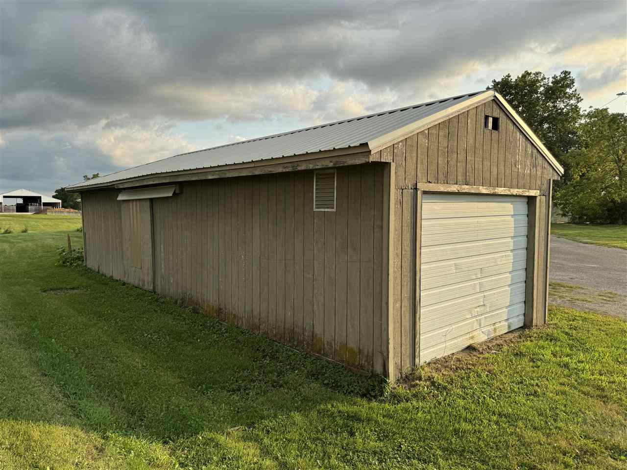 2215 250th St IA 52353
