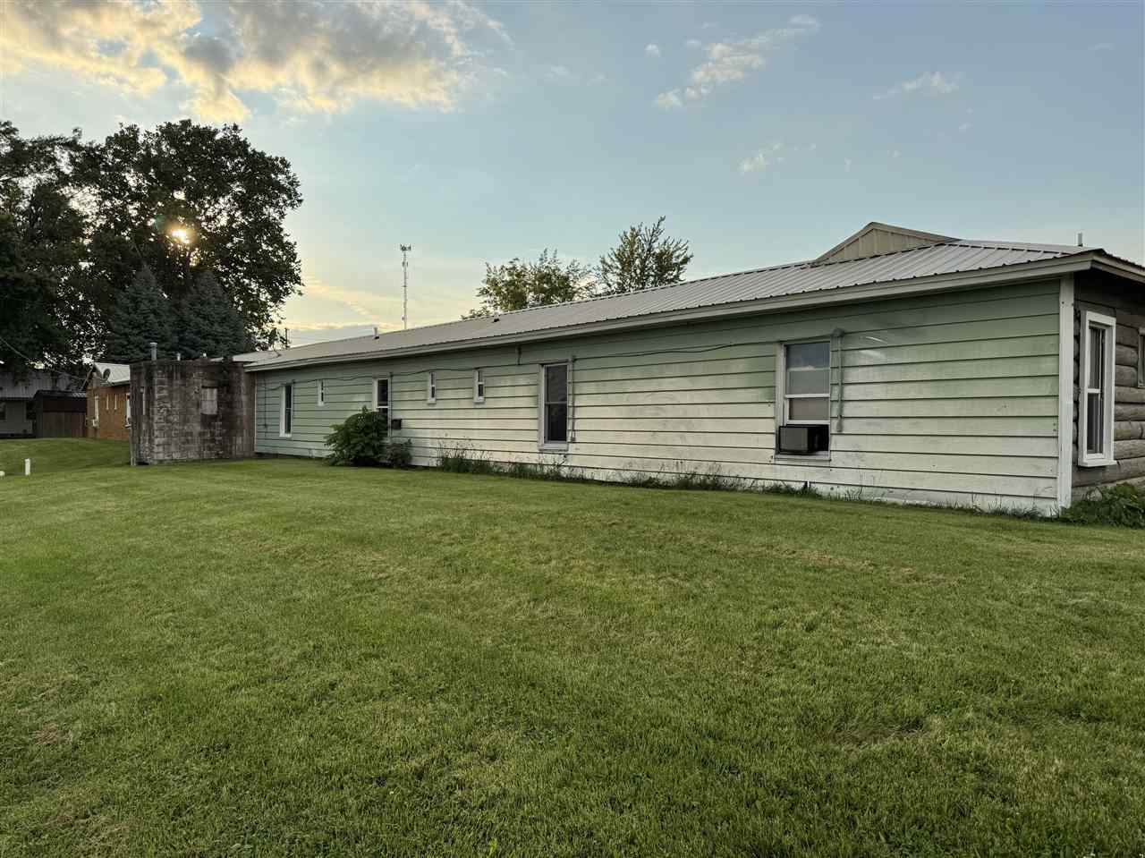 2215 250th St IA 52353