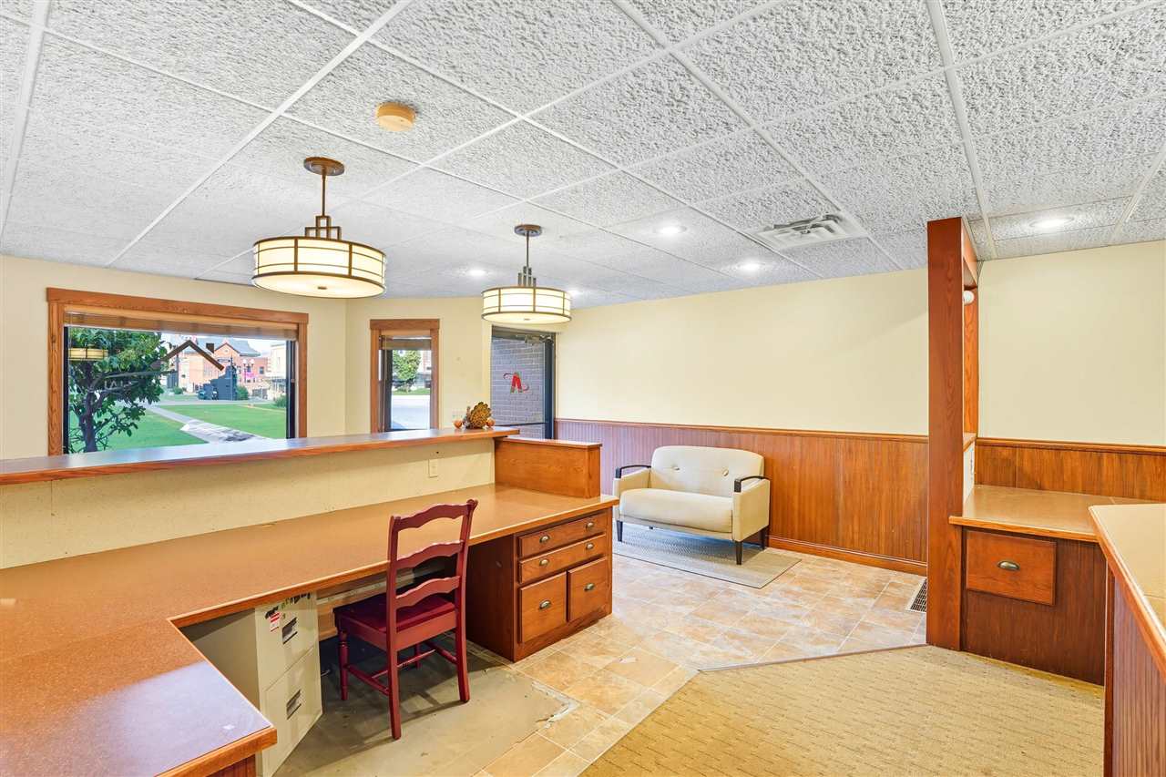 102 S Iowa Ave Washington IA 52353