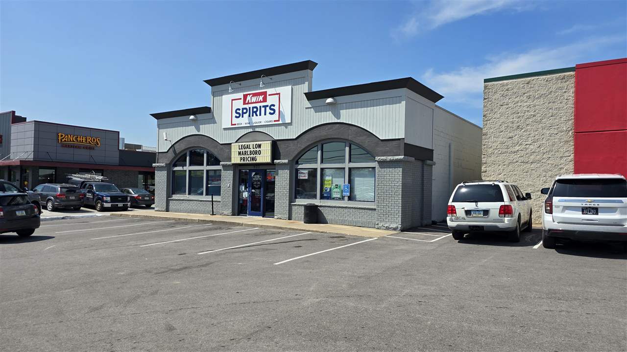 923 S Riverside Dr IA 52246