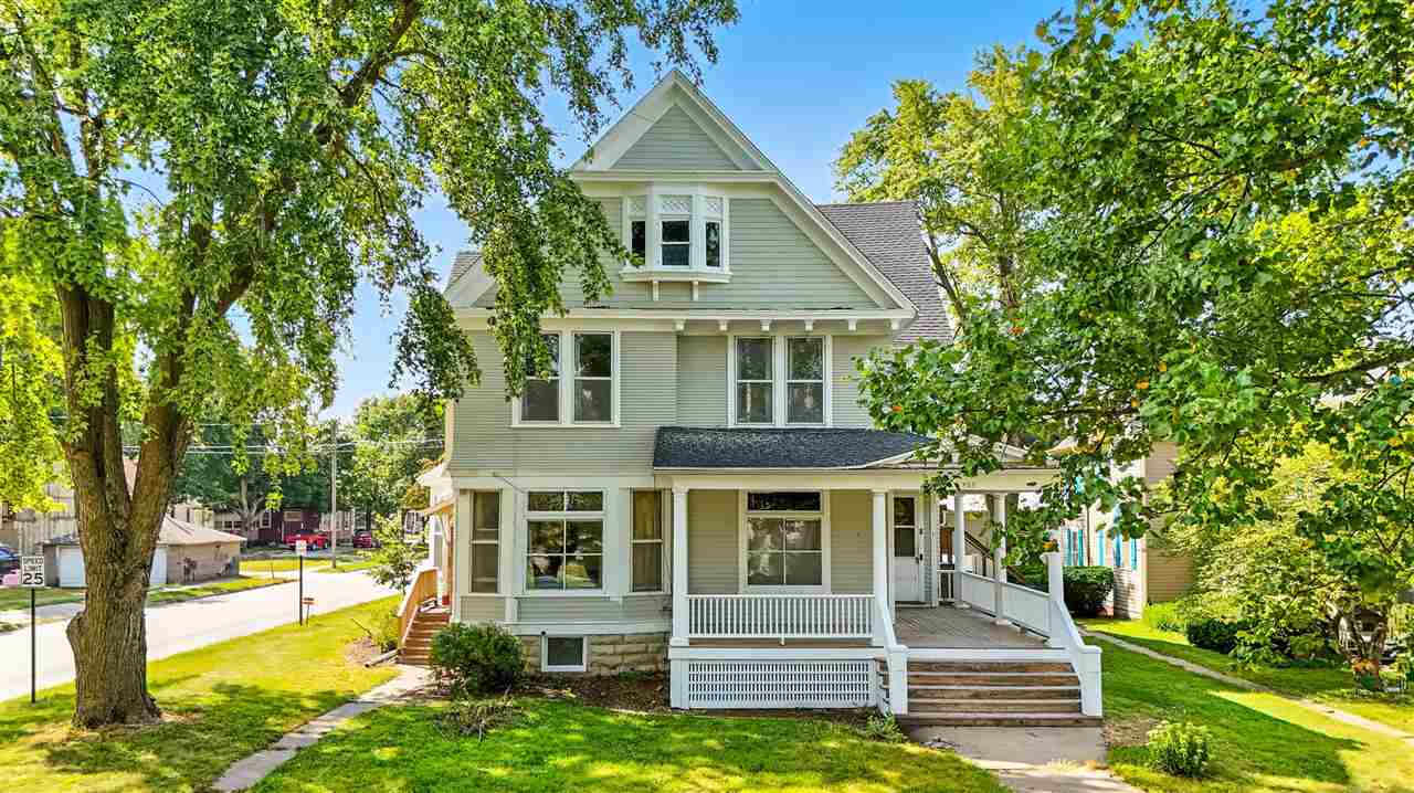 325 E Main St IA 52353