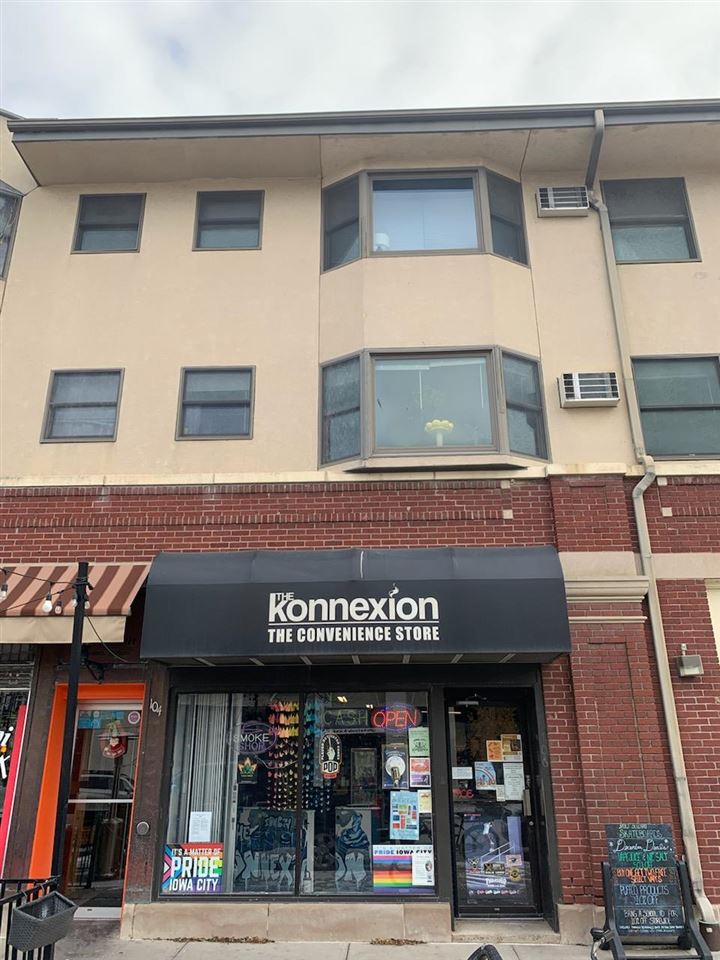 106 S Linn St IA 52240