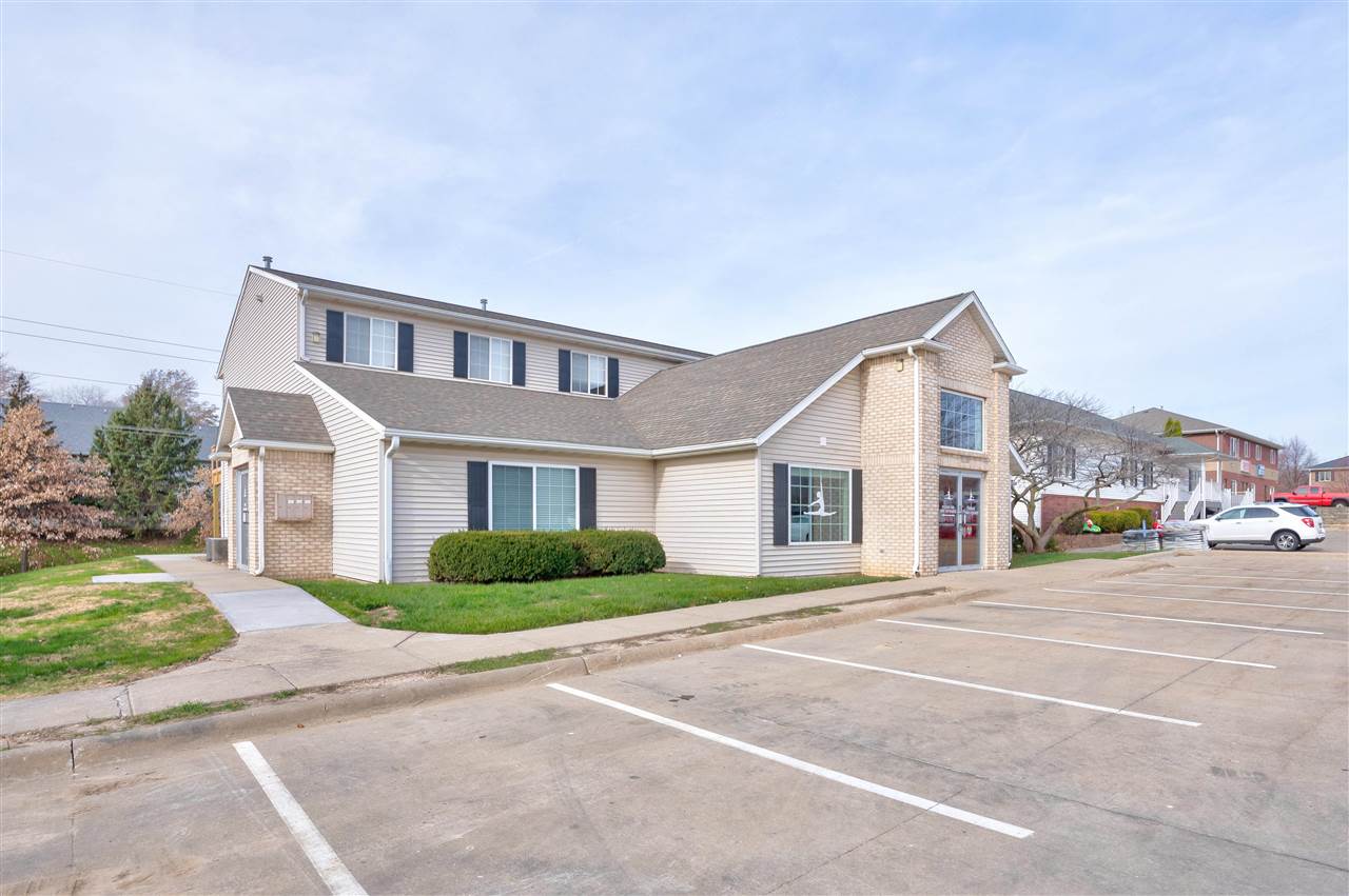 313 Scott Ct IA 52245