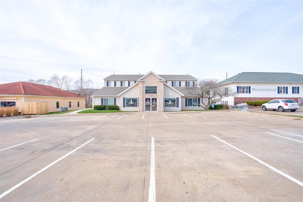 313 Scott Ct IA 52245