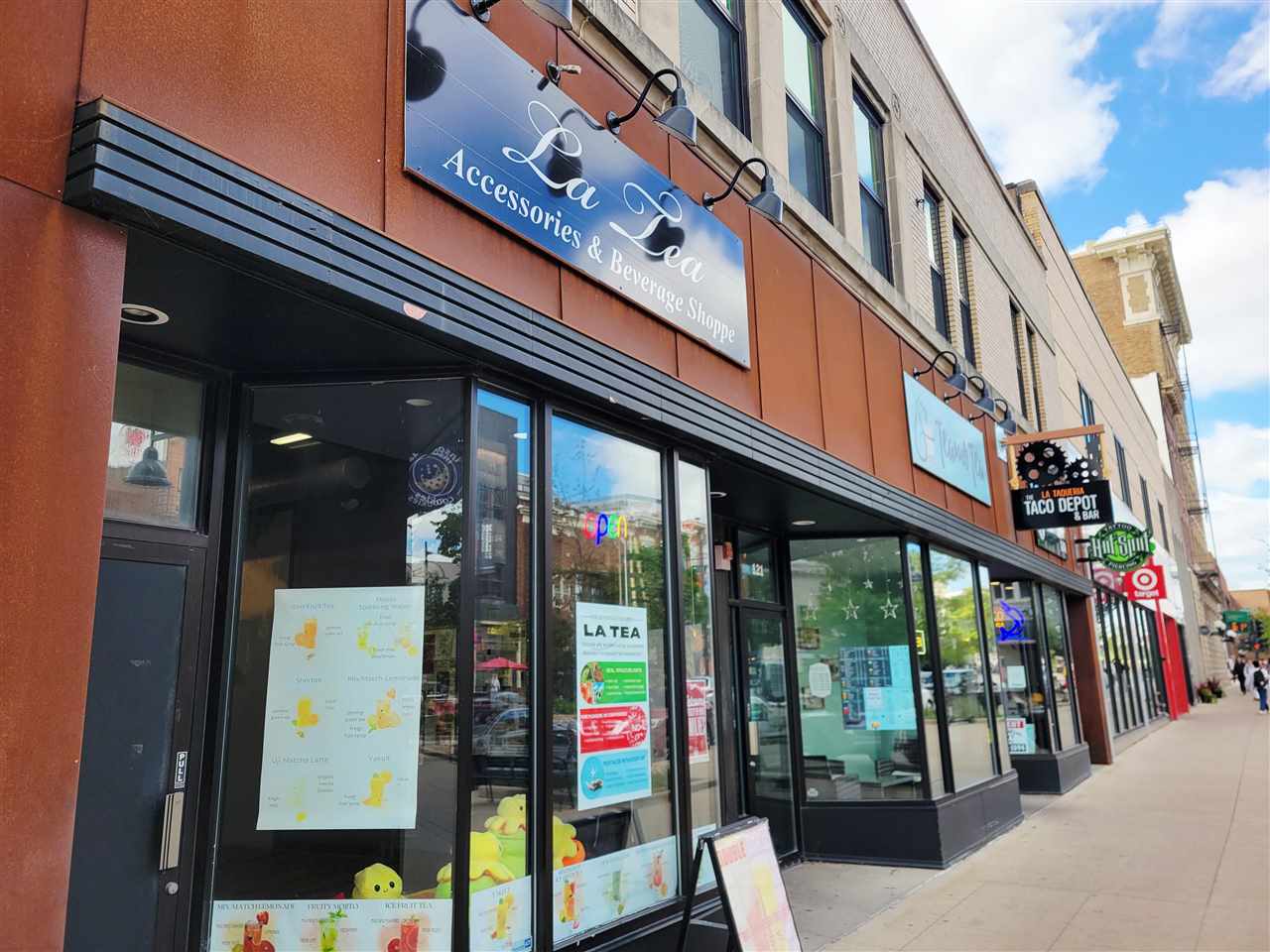 123 E Washington St IA 52240