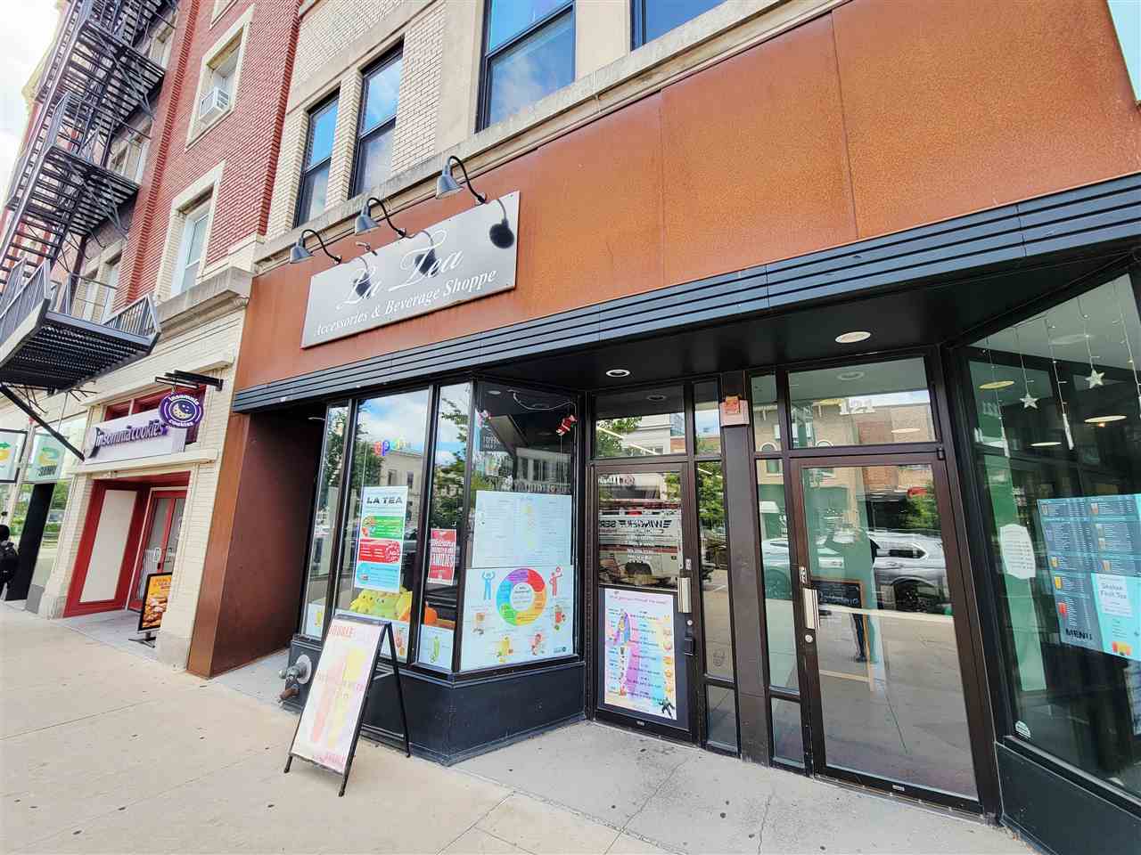 123 E Washington St IA 52240
