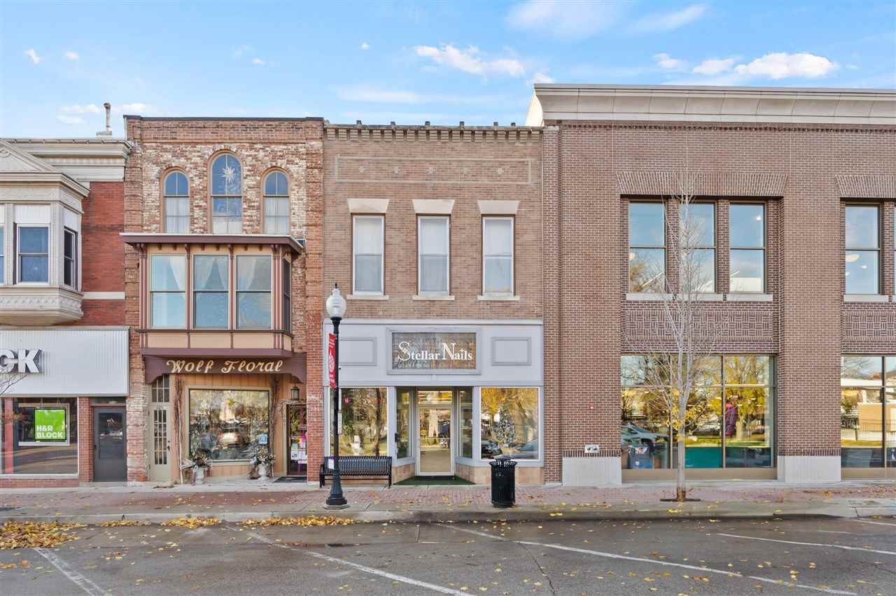 107 W Washington IA 52353