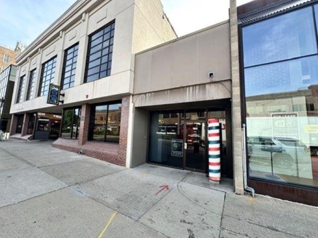 124 S Clinton Street IA 52240