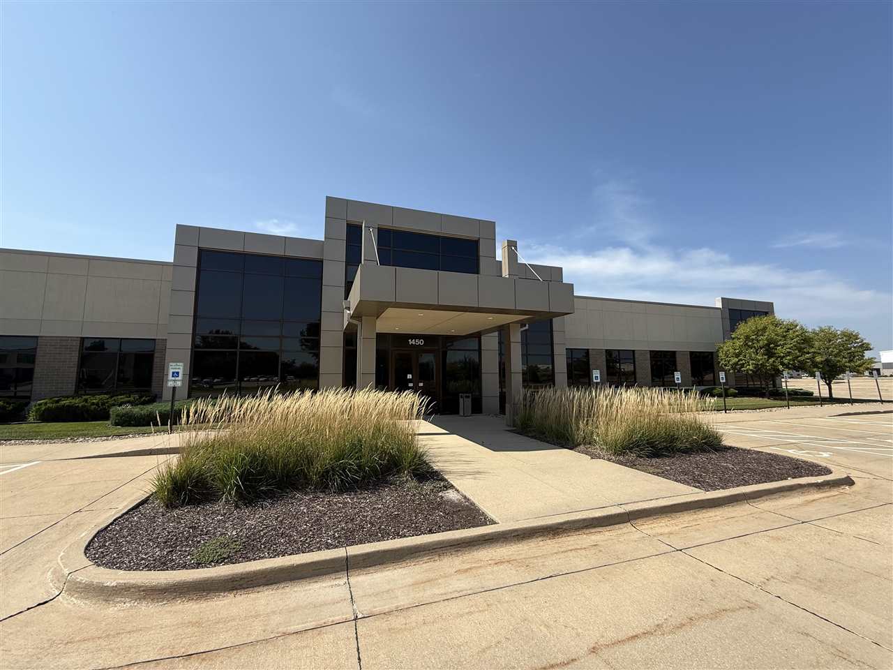 1450 N Center Point Rd Hiawatha IA 52233