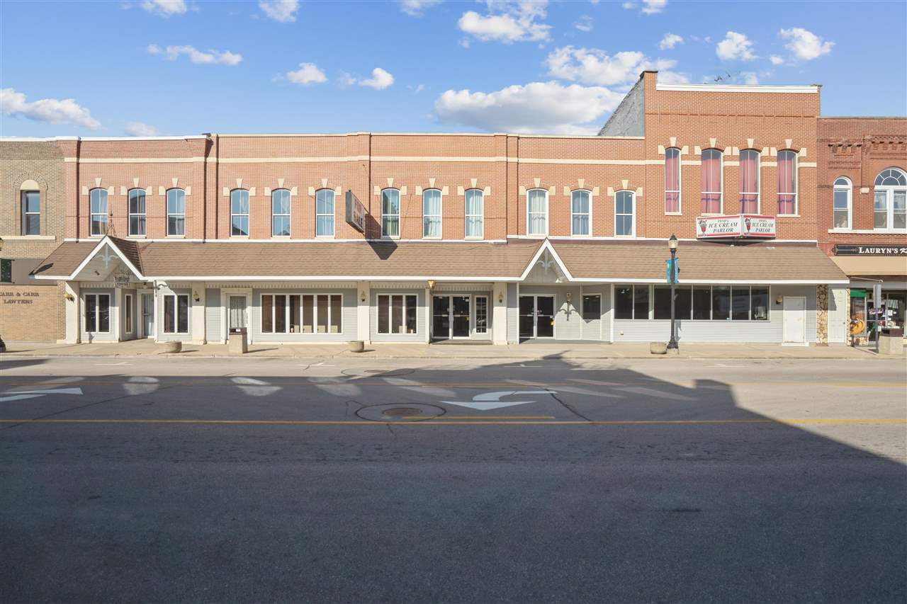 107 S Franklin St Manchester IA 52057