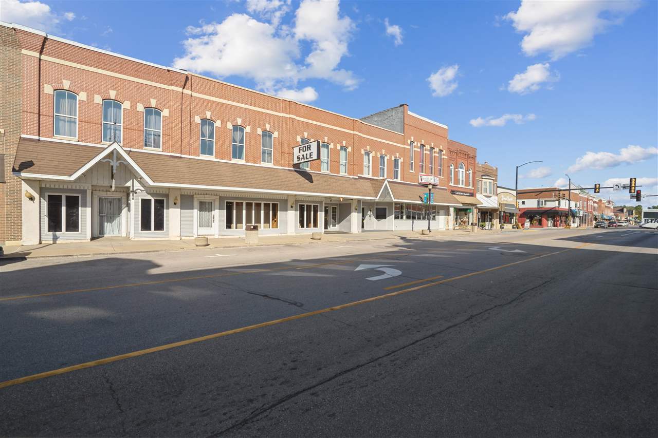 107 S Franklin St Manchester IA 52057