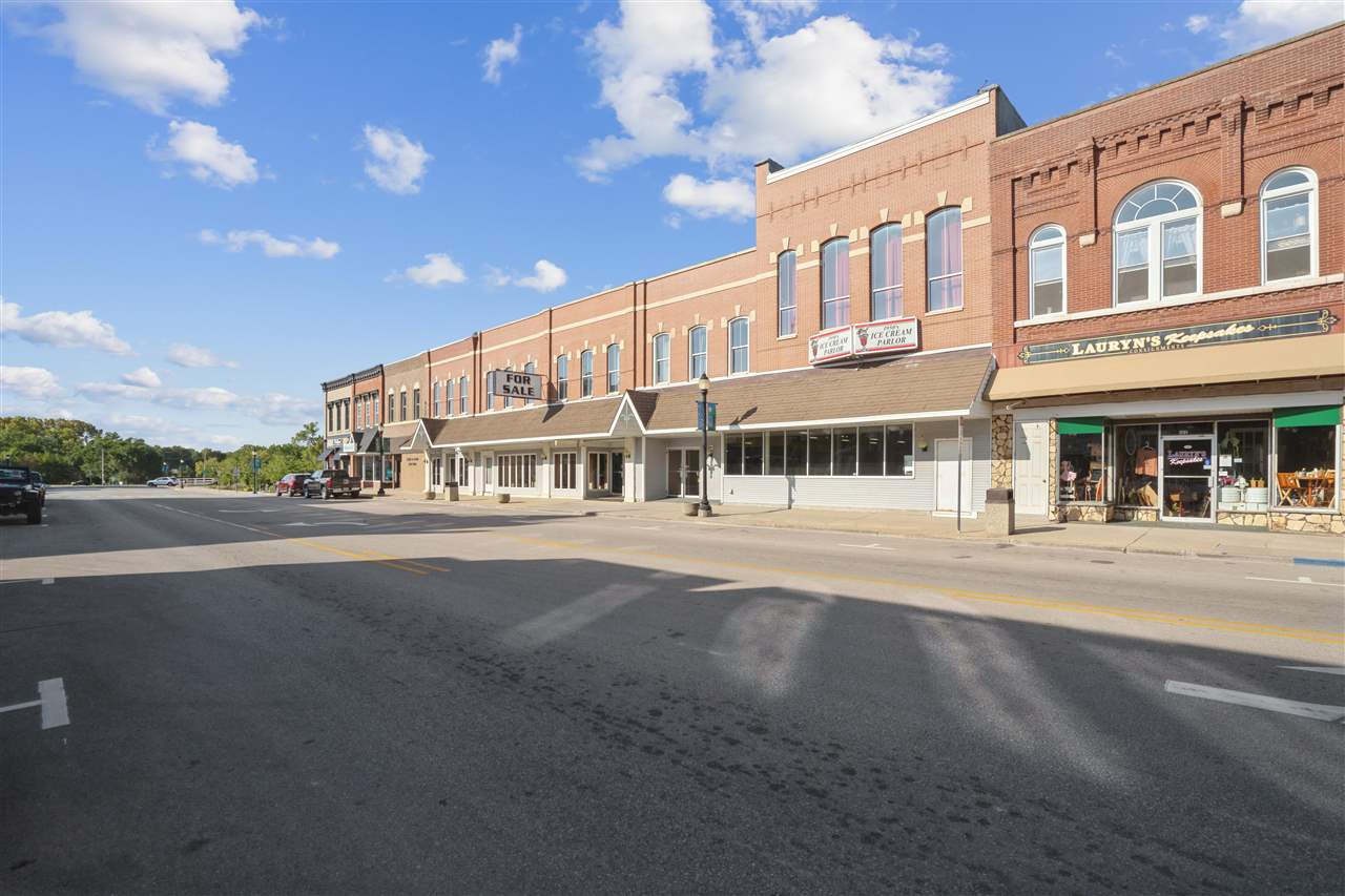 107 S Franklin St Manchester IA 52057