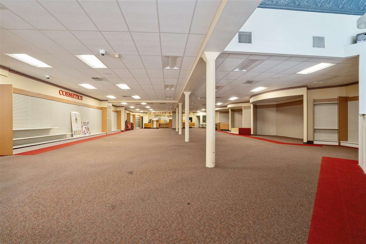 107 S Franklin St Manchester IA 52057