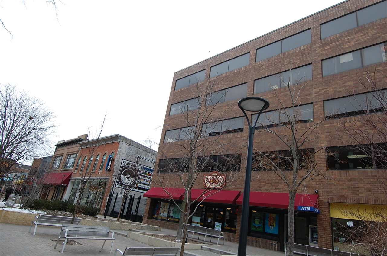 125 S Dubuque St #B1 IowaCity IA 52240