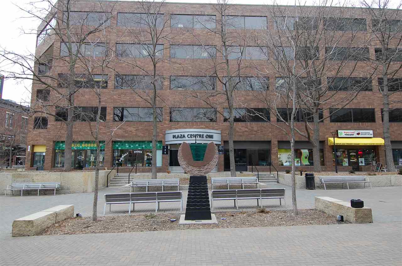 125 S Dubuque St #B1 IowaCity IA 52240