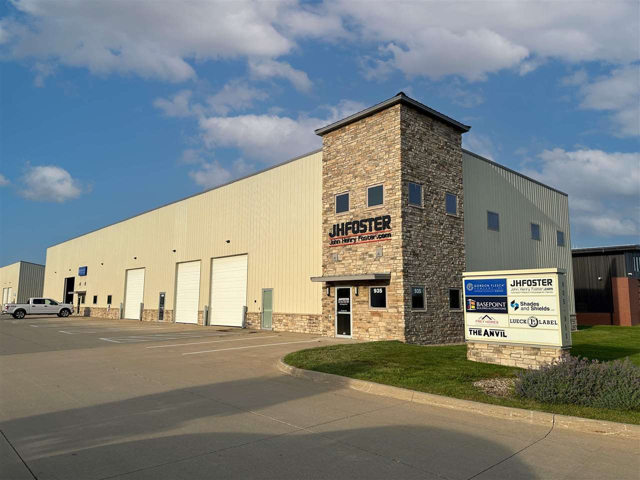 939 Metzger Dr #B Hiawatha IA 52233