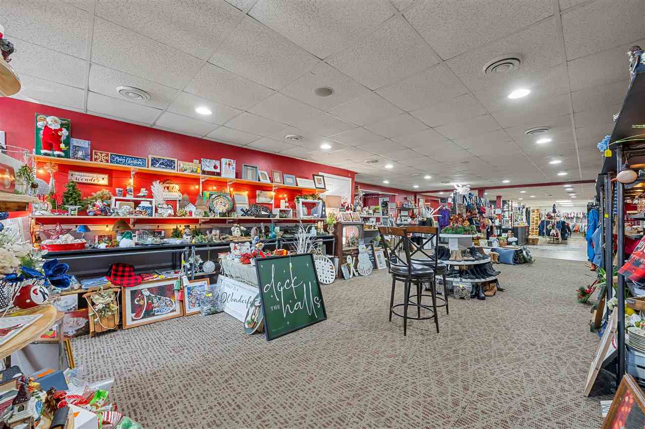 118 N Franklin St Manchester IA 52057