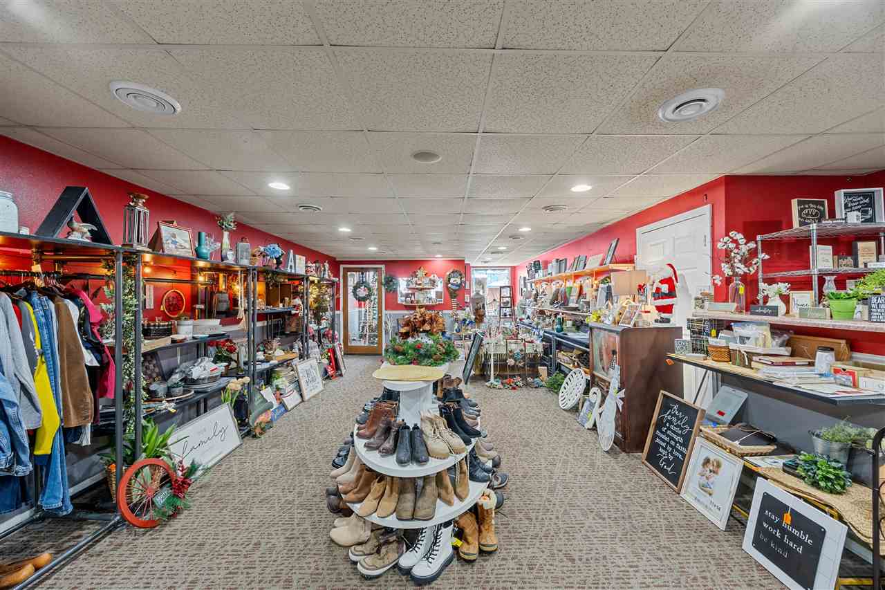 118 N Franklin St Manchester IA 52057