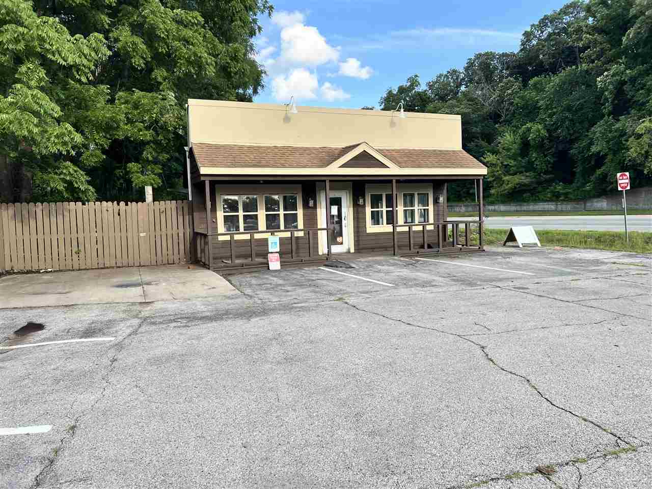 2 Rocky Shore Dr IowaCity IA 52246