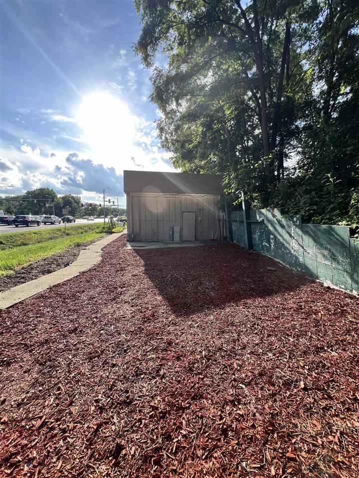 2 Rocky Shore Dr IowaCity IA 52246