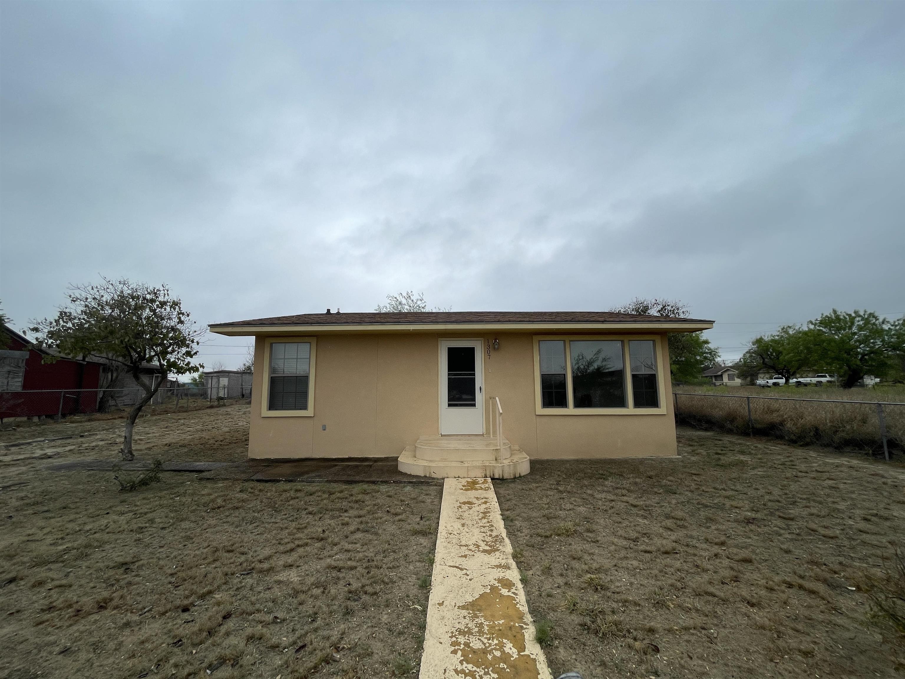 1307 Jackson St, Zapata, TX 78076