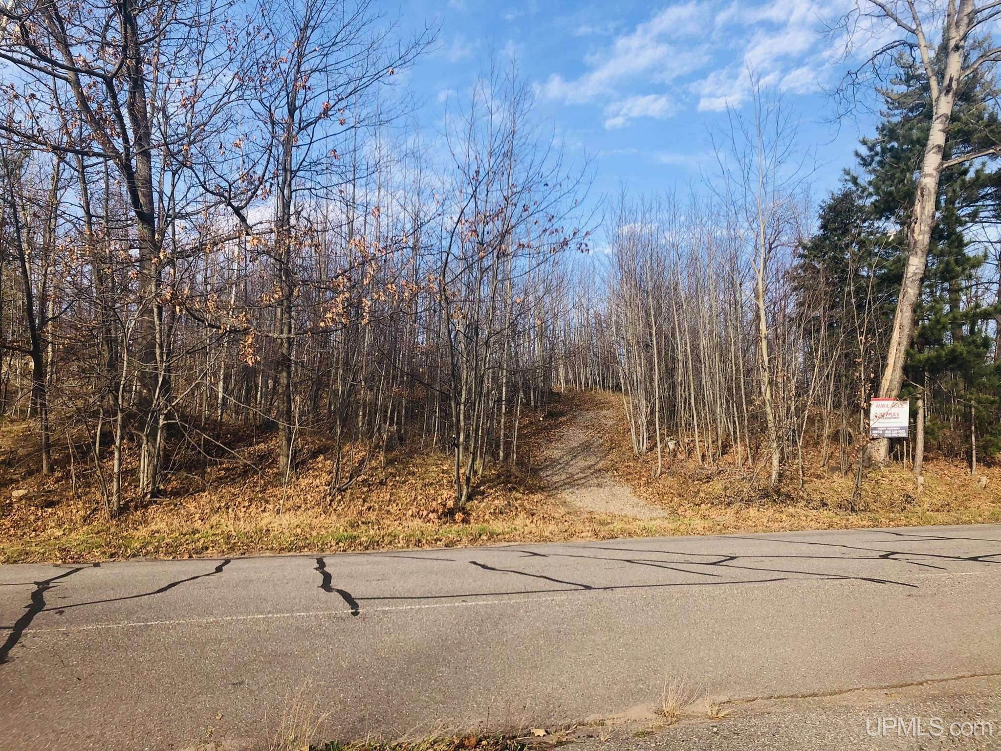 250 Northwoods Marquette, MI MLS10073232 Great Lakes and Land