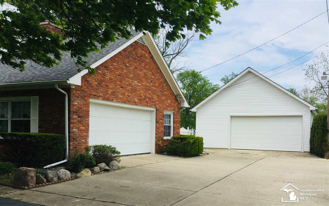 Southeastern Garage Doors Dandk Organizer