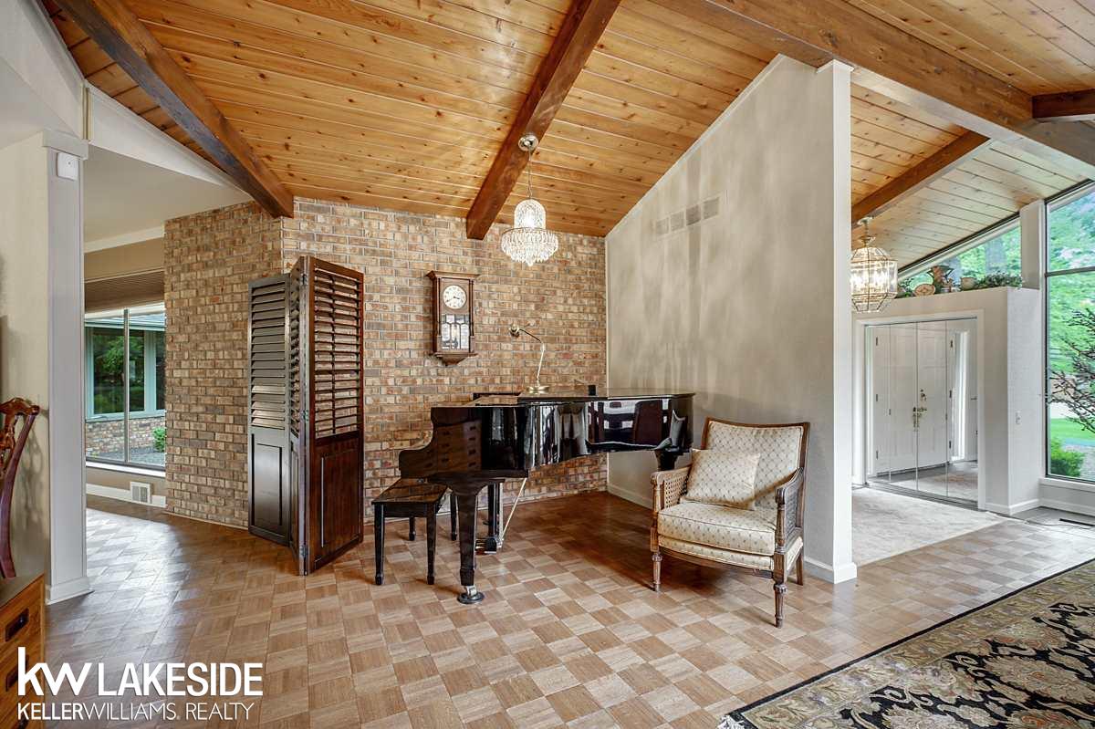 2747 S VAN DYKE RD, IMLAY CITY, MI 48444 - MIREALSOURCE.COM