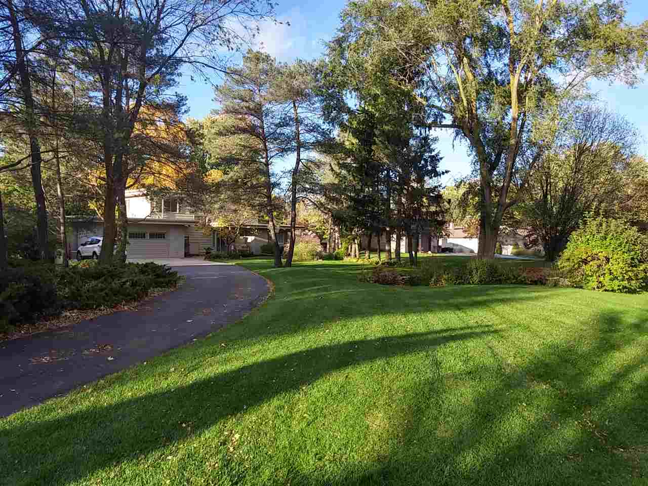 3717 KAWKAWLIN RIVER DR., BAY CITY, MI 48706