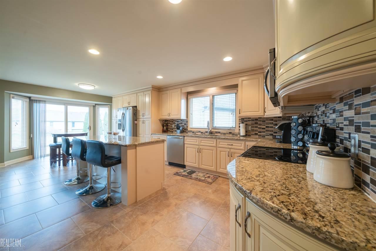 40679 Riverbend Sterling Heights Mi 48310 Mls 50002741
