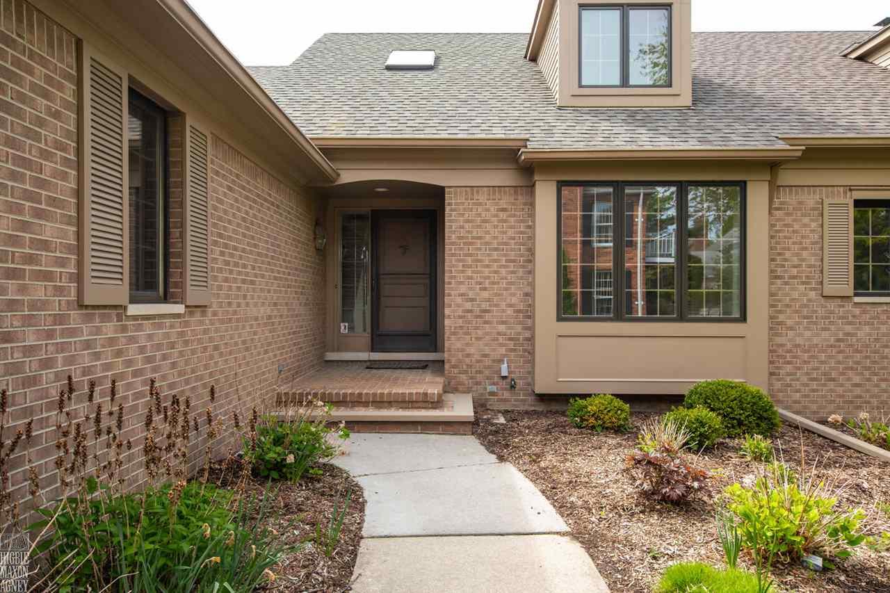 4 ROSE TERRACE, GROSSE POINTE FARMS, MI 48236