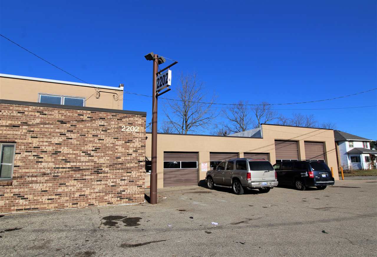 2202 CORUNNA ROAD, FLINT, MI 48503