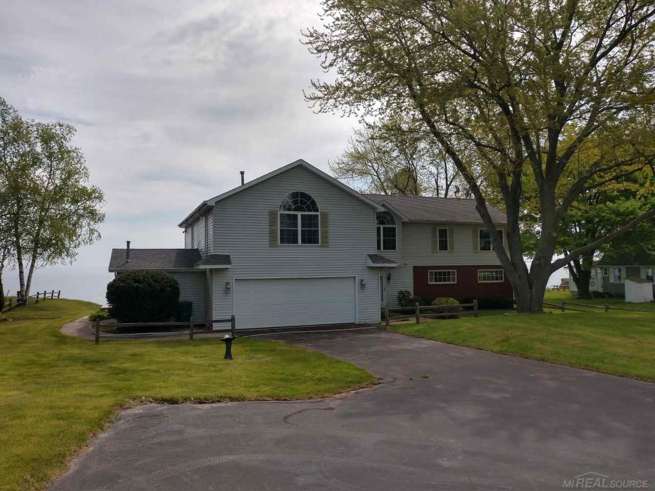 4604 LAKESHORE, DECKERVILLE, MI 48427