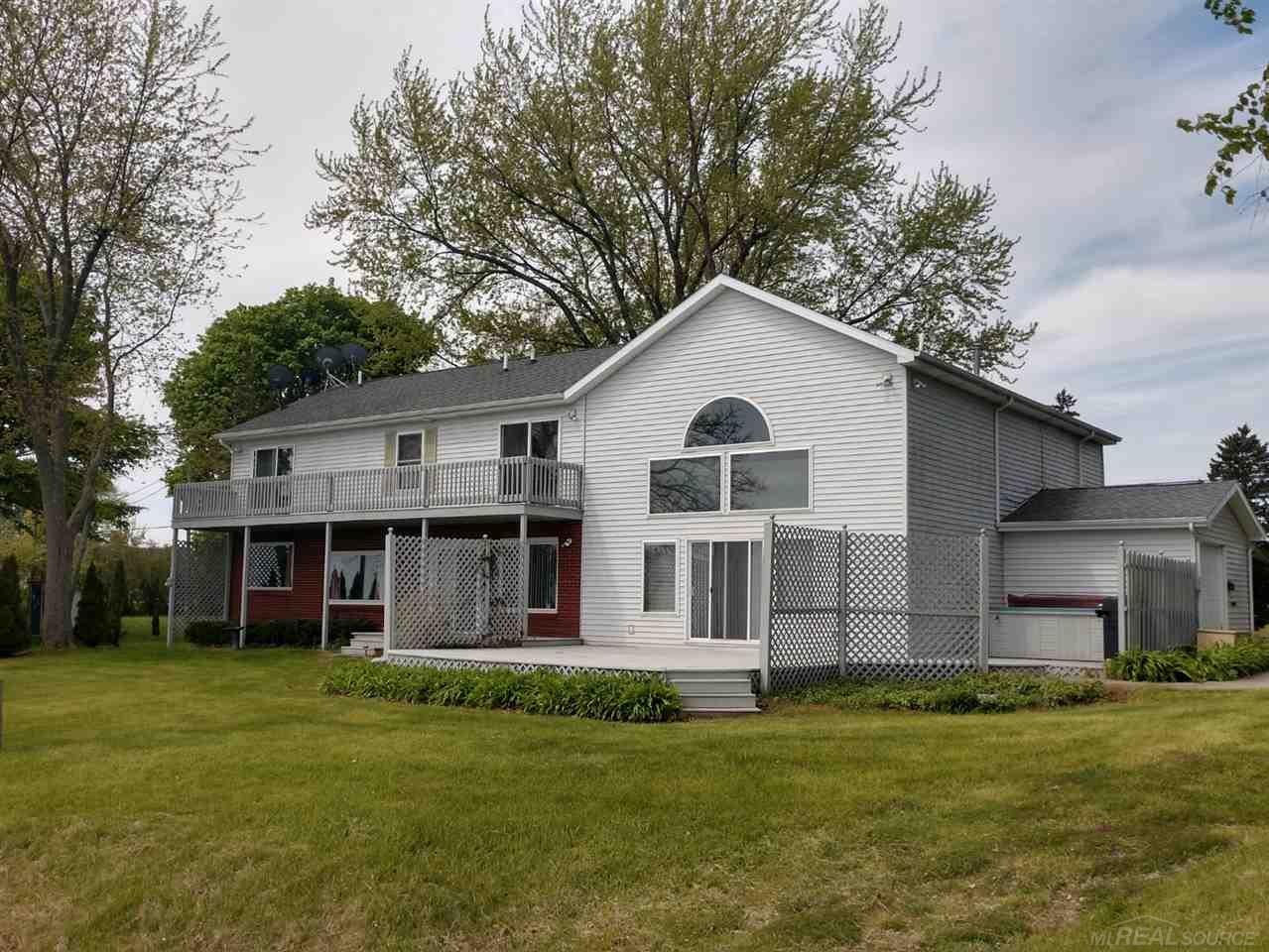 4604 LAKESHORE, DECKERVILLE, MI 48427