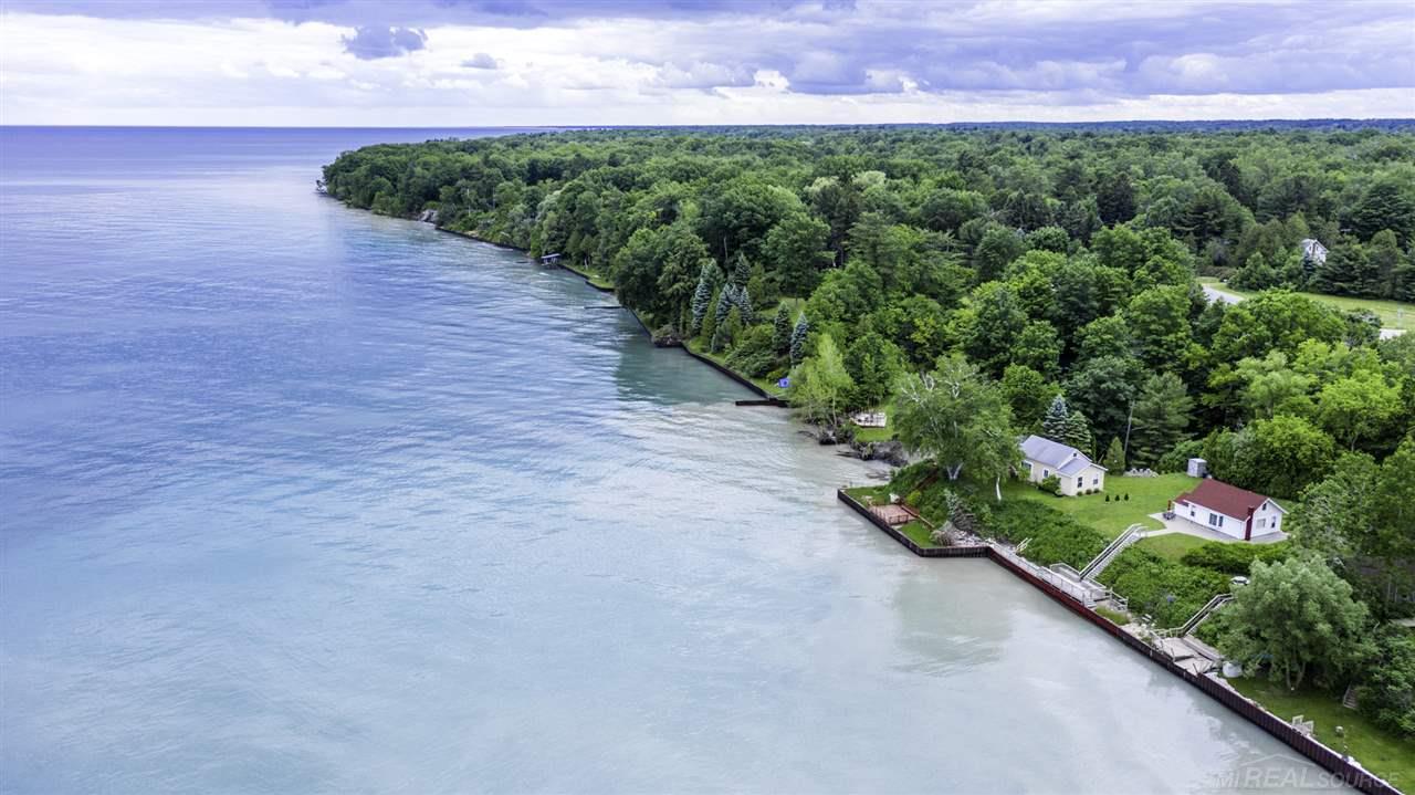 2981 S LAKESHORE, APPLEGATE, MI 48401