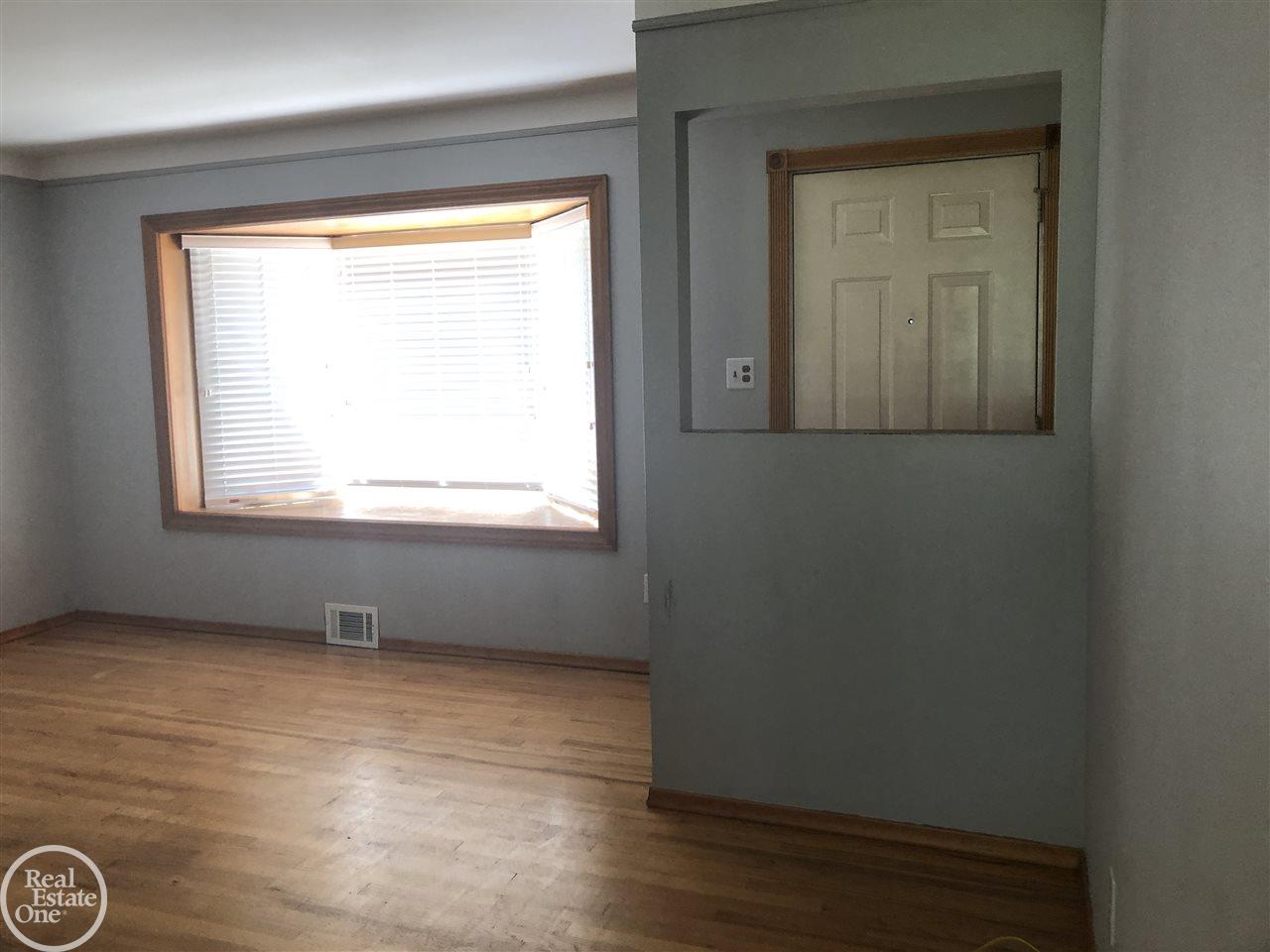 21019 Bayside Saint Clair Shores Mi 48081 Mirealsource Com