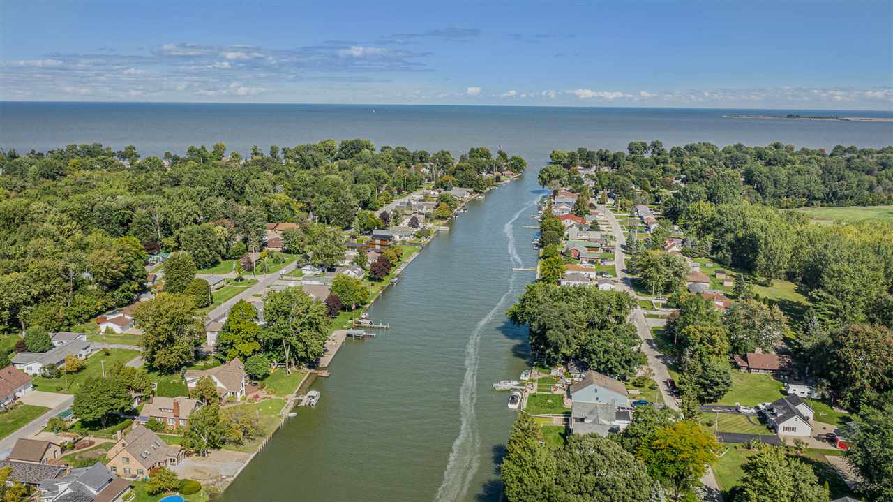 3992 E KAWKAWLIN RIVER DR, BAY CITY, MI 48706