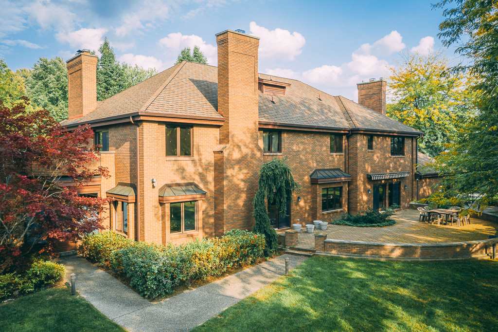 3113 VALLEY DR., MIDLAND, MI 48640